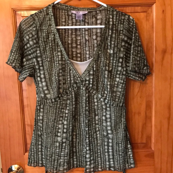 Nine & Co. Tops - Nine & Co Large lightweight top with tie back.